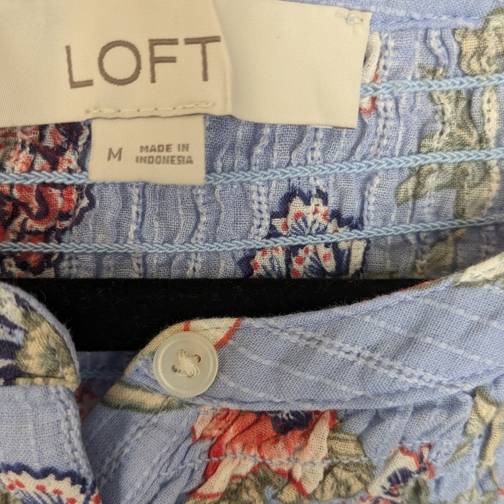 LOFT Floral Smocked Button Top, Sz. MEDIUM - Picture 6 of 9